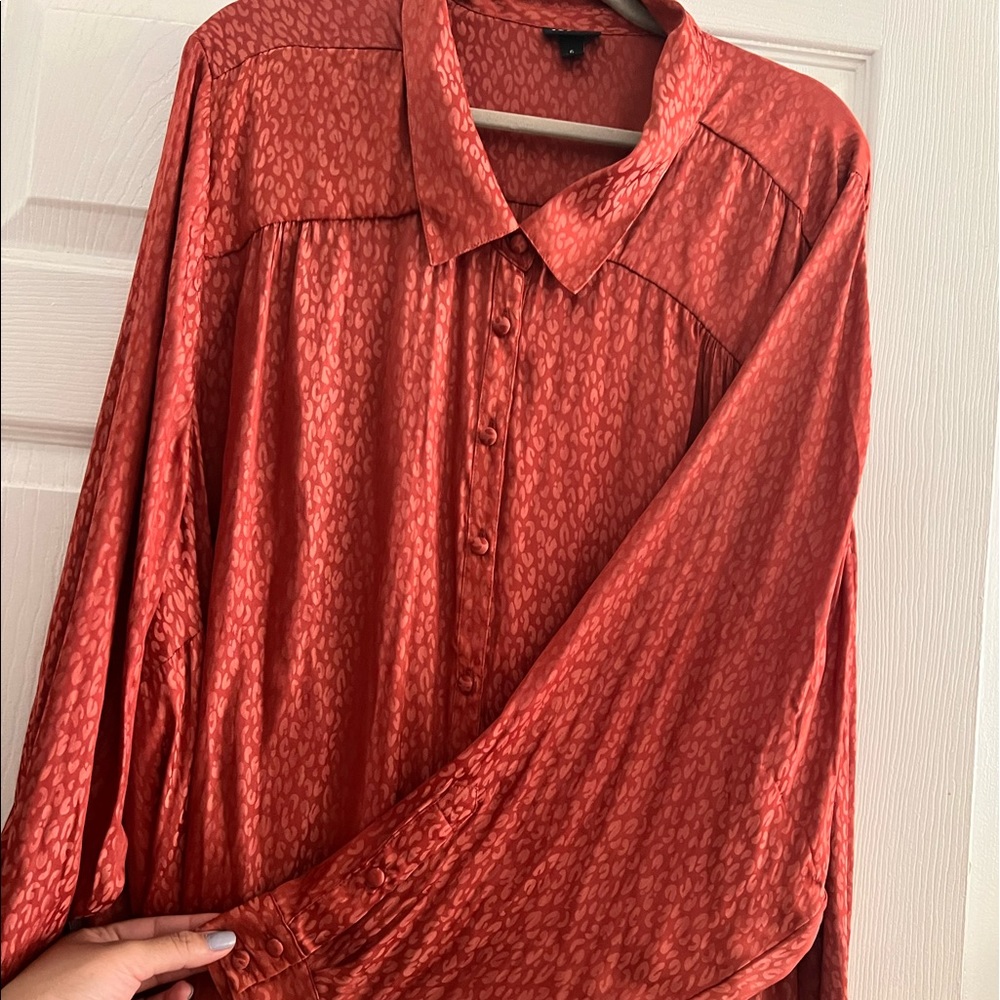 Torrid cheetah print silky collard top size 6 (plus size) - never worn
